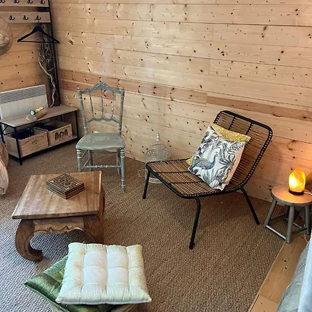 Sous Le Chant Du Chene Bed & Breakfast *